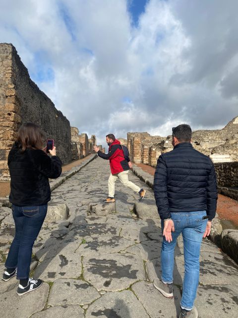 Pompeii 3H: Private Guided Tour With a Local Expert Guide - Common questions