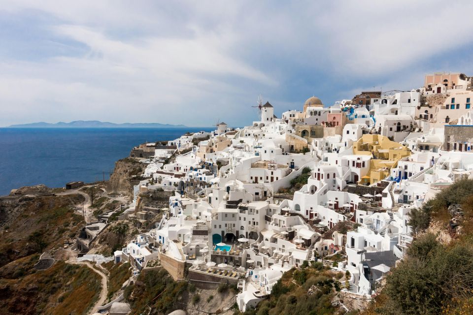 Santorini: Exclusive Personalized Photoshoot Session - Common questions