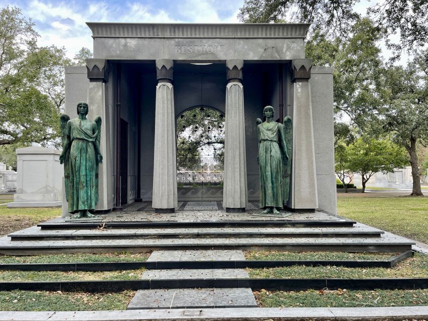 New Orleans: Millionaire's Tombs of Metairie Cemetery Tour - Last Words