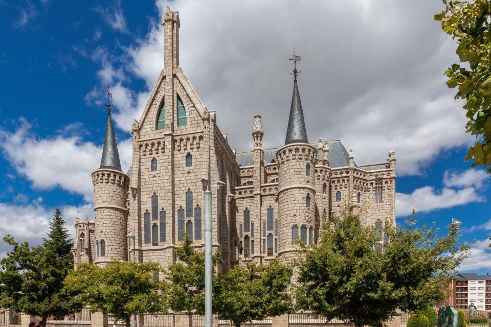 Astorga Episcopal Palace Ticket & In-App Audio Tour (ENG) - Key Points