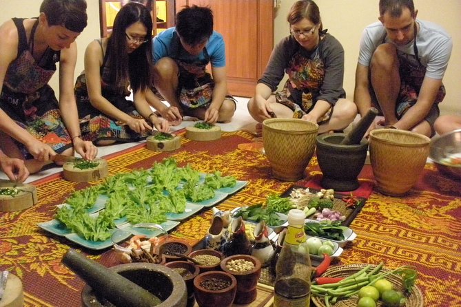 Bangkok: Silom Thai Cooking Class With Market Tour - Key Points