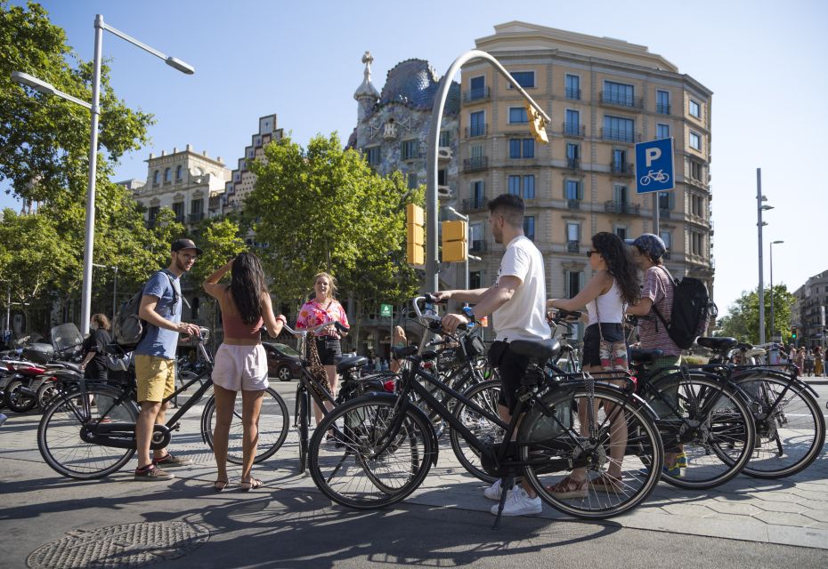 Barcelona: City Highlights and Architecture Guided Bike Tour - Key Points