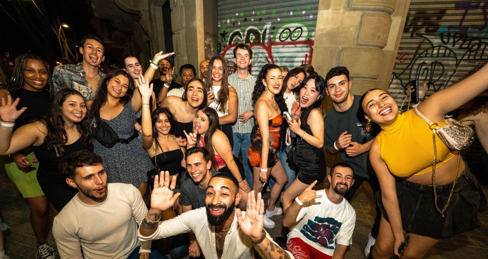 Barcelona: Pub Crawl With 1-Hour Open Bar and VIP Club Entry - Key Points