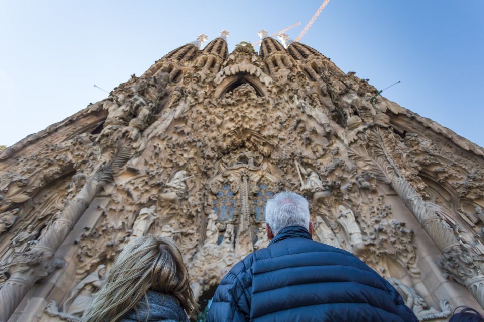 Barcelona: Sagrada Familia Tour With Tower Access Option - Key Points