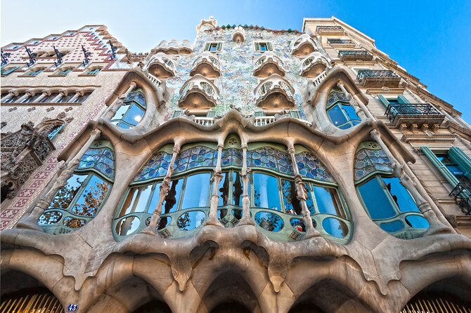 Barcelona: The Wonders of Architecture Self-Guided Walking Tour - Key Points