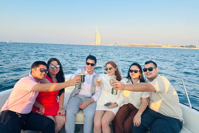 Boat Trip Dubai - 90 Minutes Sightseeing Tour up to 10 People - Key Points