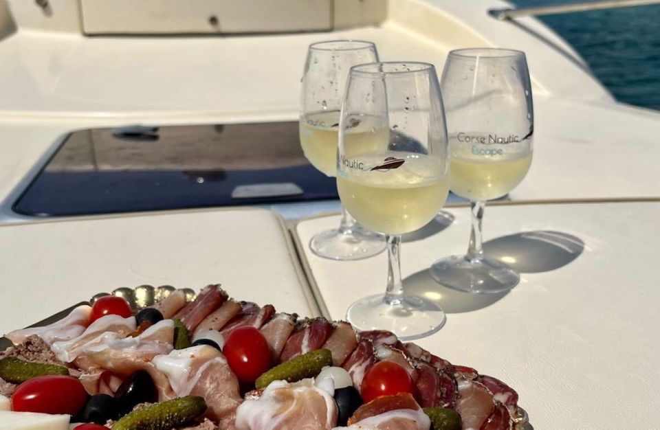 Bonifacio: Sunset Aperitif Dining Boat Tour - Key Points