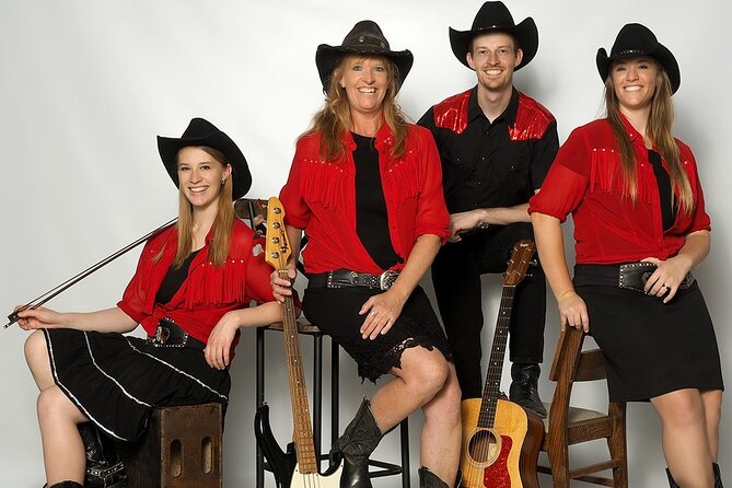 Chuck Wagon Lunch and Show at the Firelight Barn in Henderson - Key Points