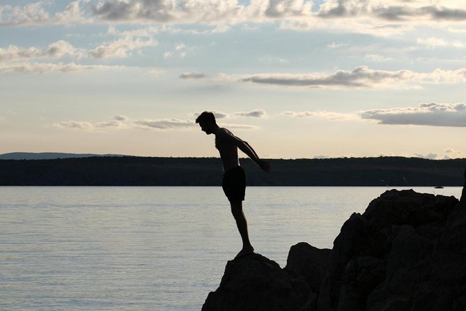 Cliff Diver De Luxe 3 Course Dinner at "La Quebrada" in Acapulco - Key Points