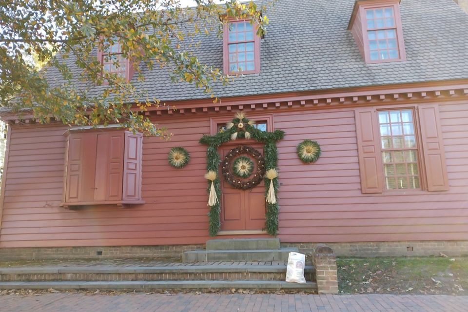 Colonial Williamsburg: Christmas Walking Tour - Key Points