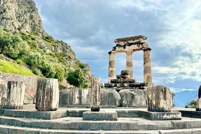 Delphi & Hosios Loukas Arachova Full Day Private Tour 8 Hours - Just The Basics