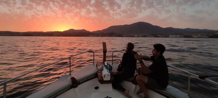 Estepona: Sunset Boat Trip & Cava & Tapa - Key Points