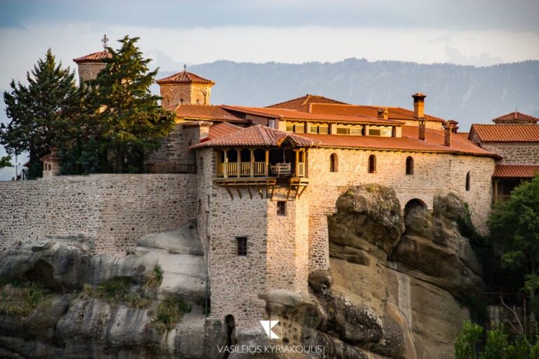 From Kalabaka: Authentic Meteora Hiking Tour – Local Agency