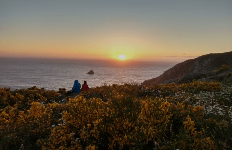 From Santiago: Finisterre Lighthouse Sunset Tour - Key Points