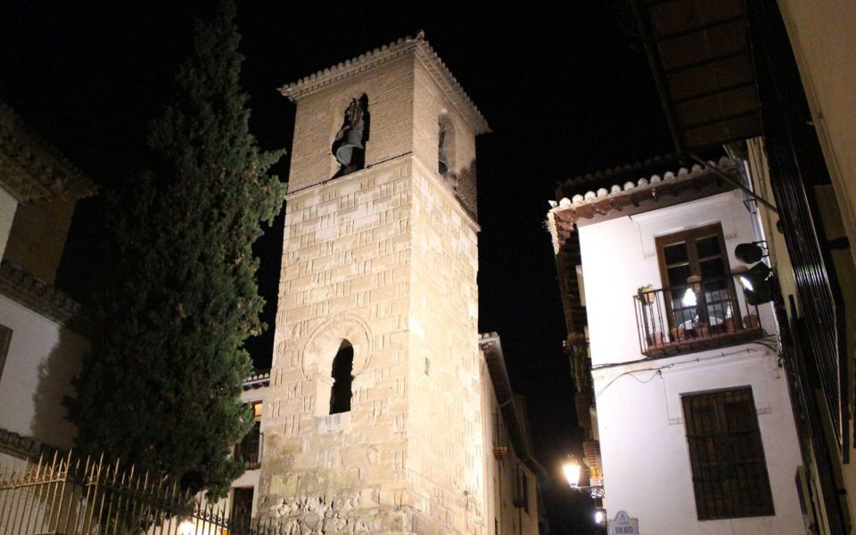 Granada: Albaicín in the Dark Walking Tour - Key Points