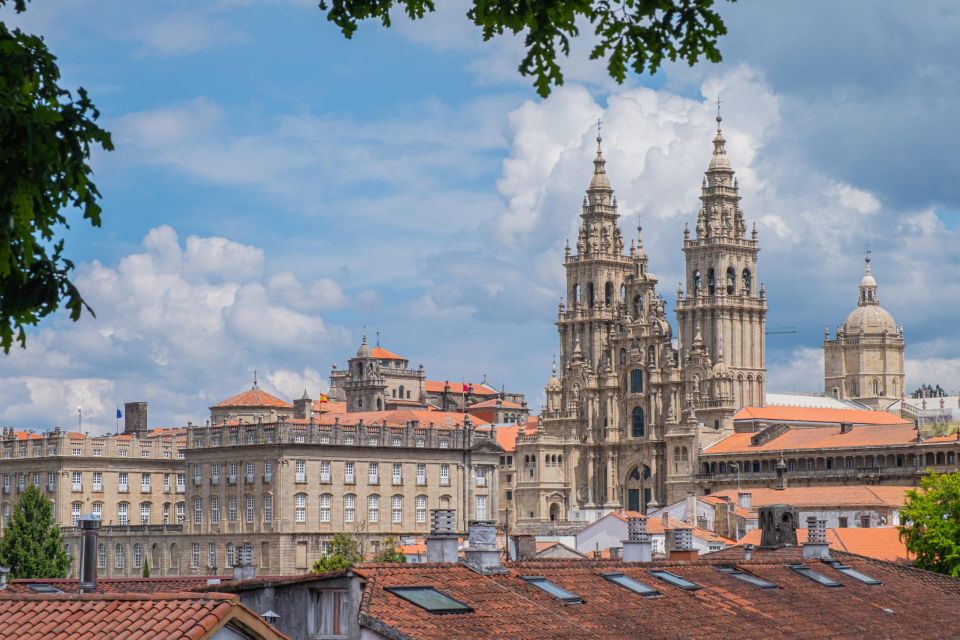 Santiago: Essential Walking Tour of the Citys Landmarks - Common questions