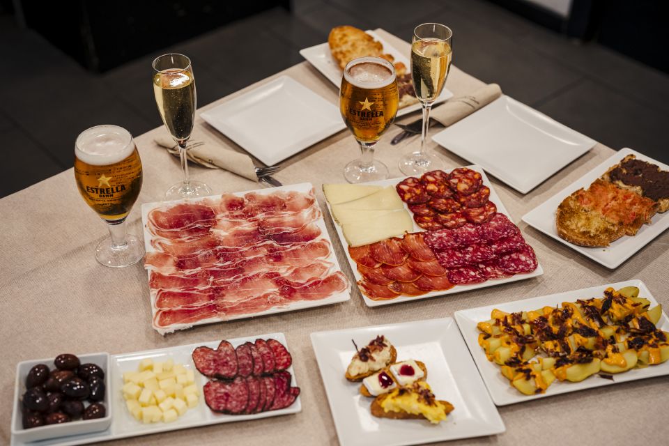 Jamón Iberico Tasting Experience With Cava Sagrada Familia - Activity Description