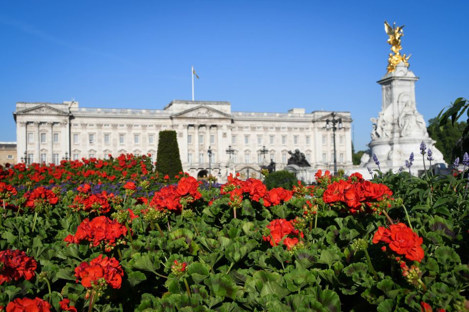 London: British Royalty Walking Tour - Key Points