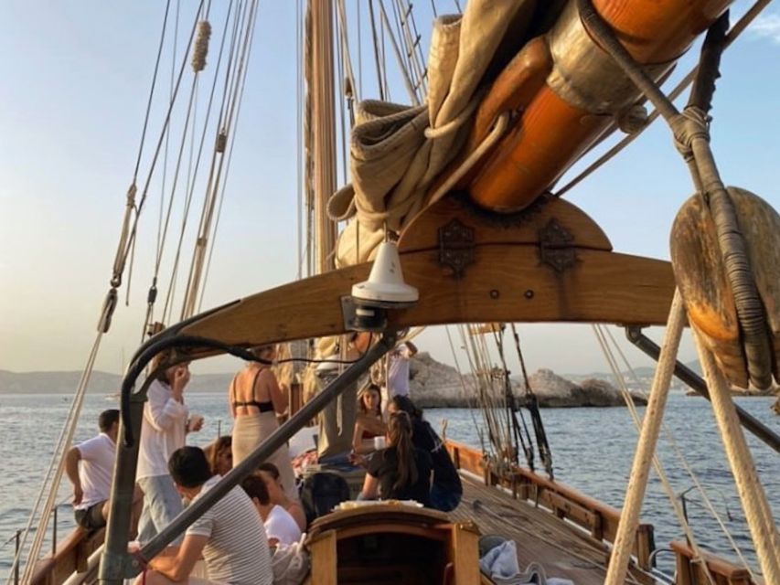 Marseille: Sunset Sailing Dinner in the Frioul Archipelago - Key Points