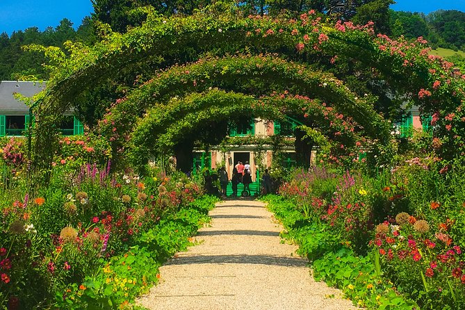 Monets Gardens & House With Art Historian: Private Giverny Tour From Paris - Just The Basics