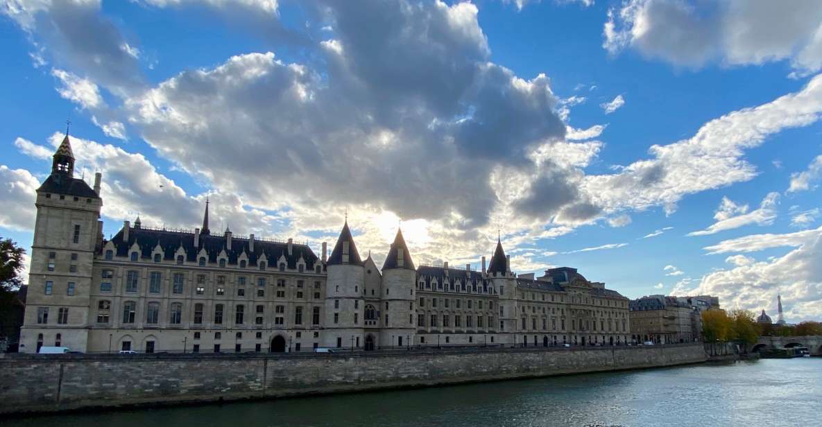 Paris: History of Crime Smartphone Audio Guide Walking Tour - Key Points