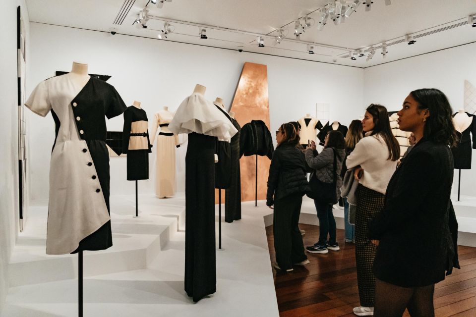 Paris: Tour Musée Yves Saint Laurent Before Opening Hours - Key Points