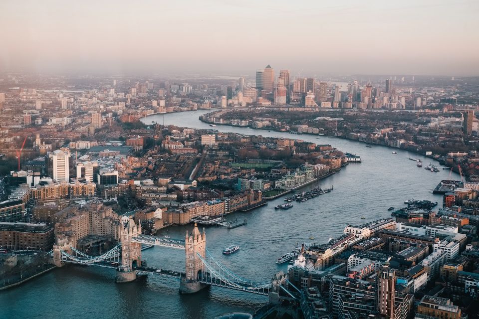 Photo Tour: London Famous City Landmarks - Key Points