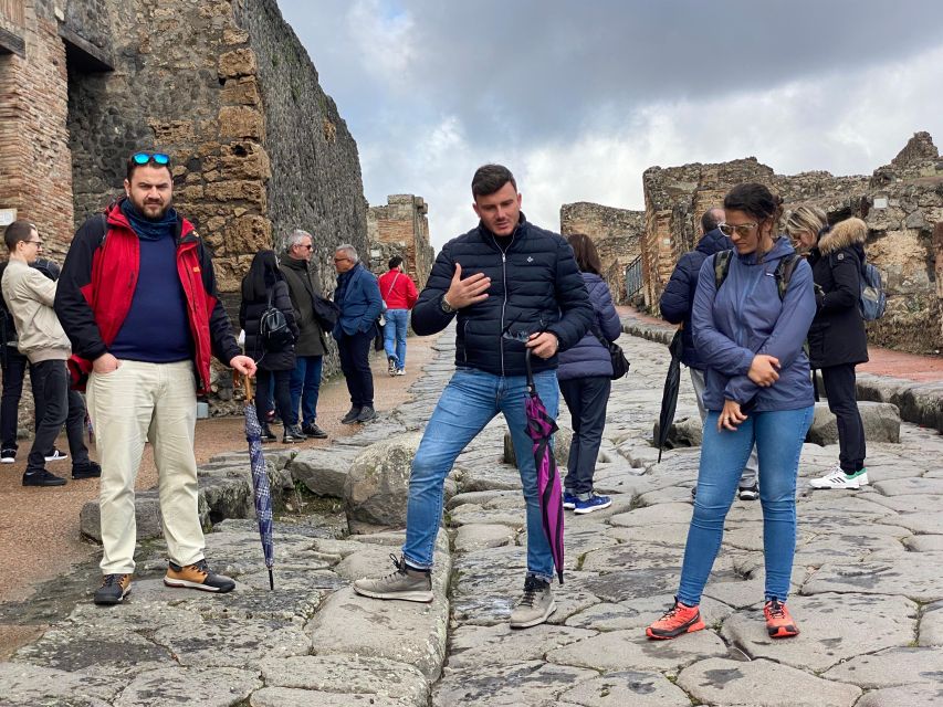 Pompeii 3H: Private Guided Tour With a Local Expert Guide - Key Points