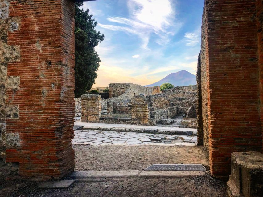 Pompeii: From the Afternoon to the Sunset Tour Small Group - Key Points