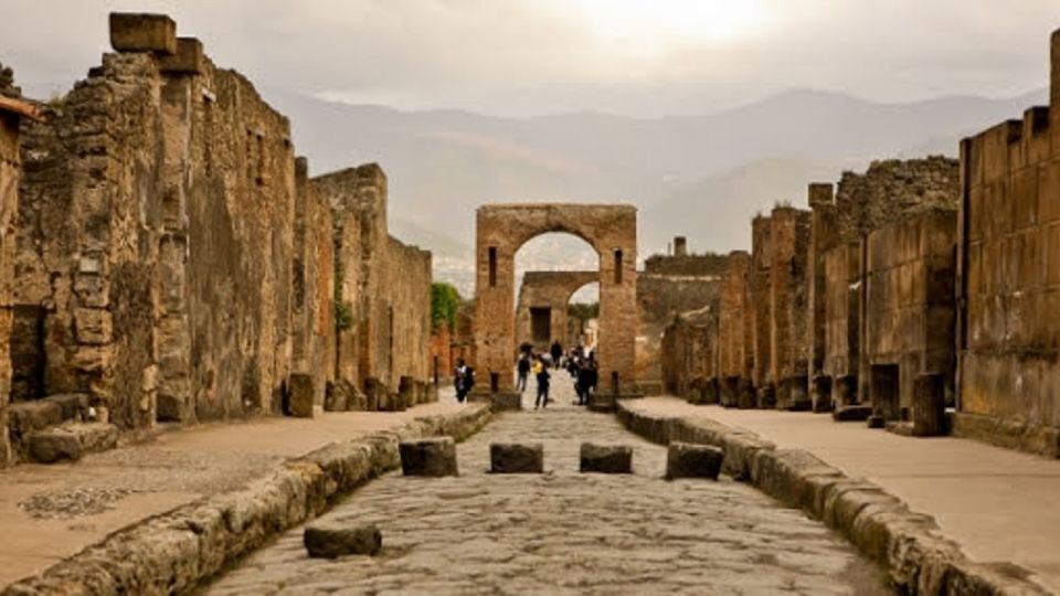 Pompeii Private Full-Day Tour From Rome - Key Points