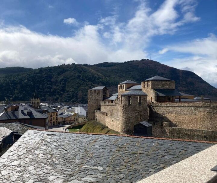 Ponferrada: City & Castle of the Templars Private Tour - Key Points