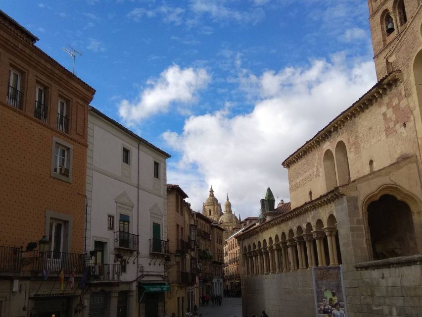 Segovia: Guided Walking Tour With Alcázar Entry - Key Points