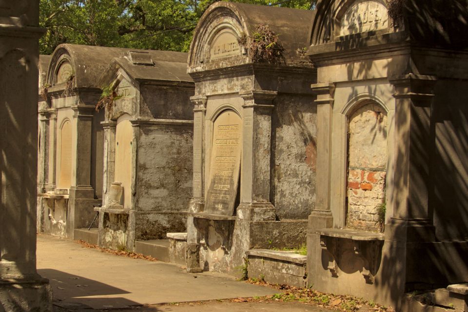 Self Guided Audio Ghost Tour in New Orleans in 6 Languages - Key Points