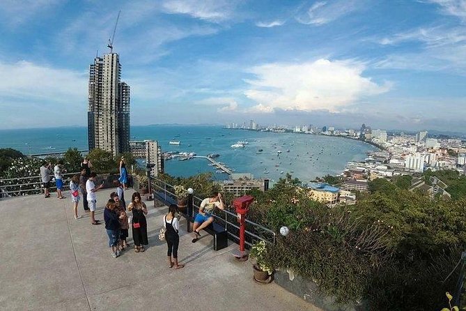 Selfie City & Temple Tours of Pattaya by Songthaew (Local Taxi of Pattaya) - Key Points