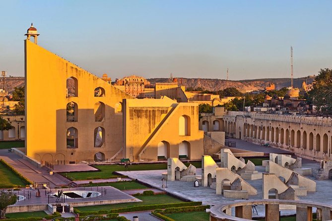 Skip The Line: Exclusive 2 Days Guided Jaipur Tour With Hotel, Lunch & Entry Fee - Key Points