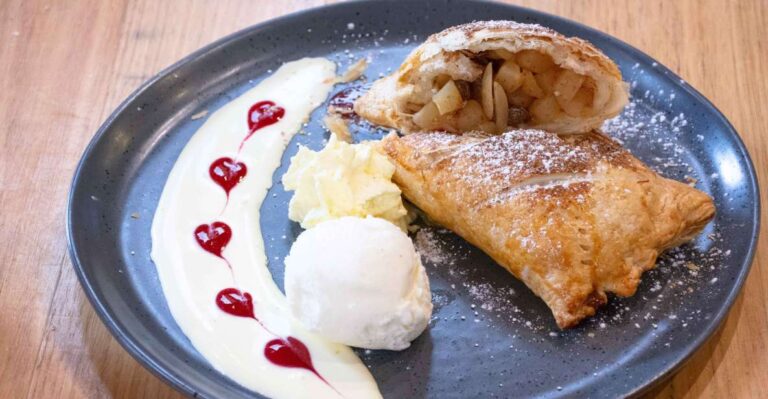 Strudel and Stroll Walking Tour in Hahndorf