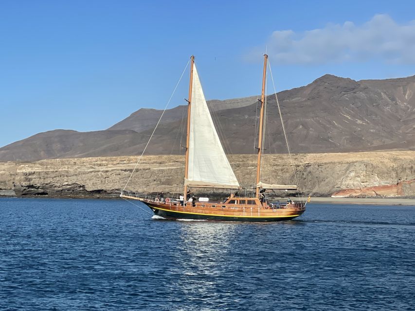 Sunset Boat Trips Fuerteventura - Food & Drinks Included - Key Points