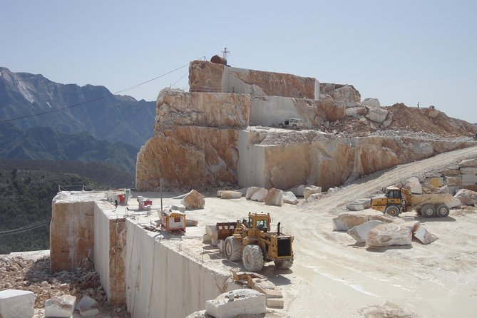 Tour of the Carrara Quarries and Artistic Laboratories of Pietrasanta - Key Points