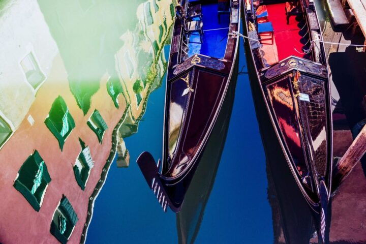 Venice: Romantic Gondola Tour and Dinner for Two - Key Points