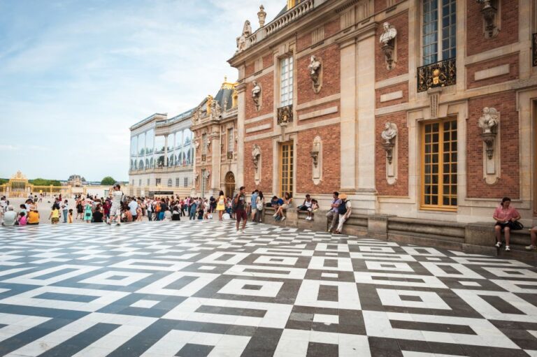 Versailles Bike Tour With Palace & Queen Farm Entrance