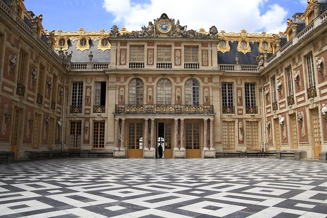 Versailles Palace & Marie-Antoinettes Estate Private Guided Tour With Lunch - Just The Basics