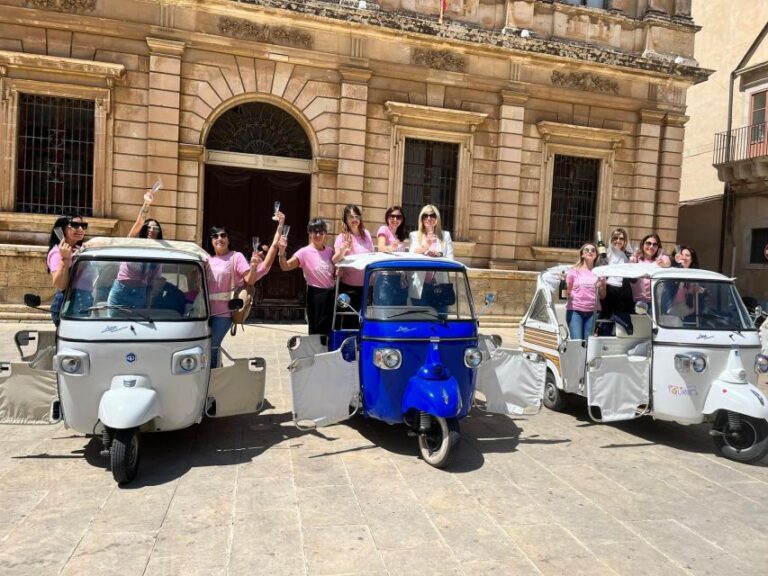 2 Hours Tuk Tuk Tour in Siracusa