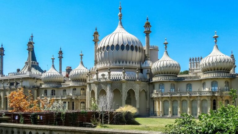 Brighton: Self-Guided City Walk & Immersive Treasure Hunt