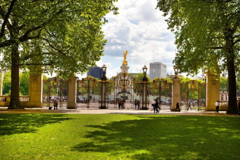 Buckingham Palace & Changing of the Guard Experience