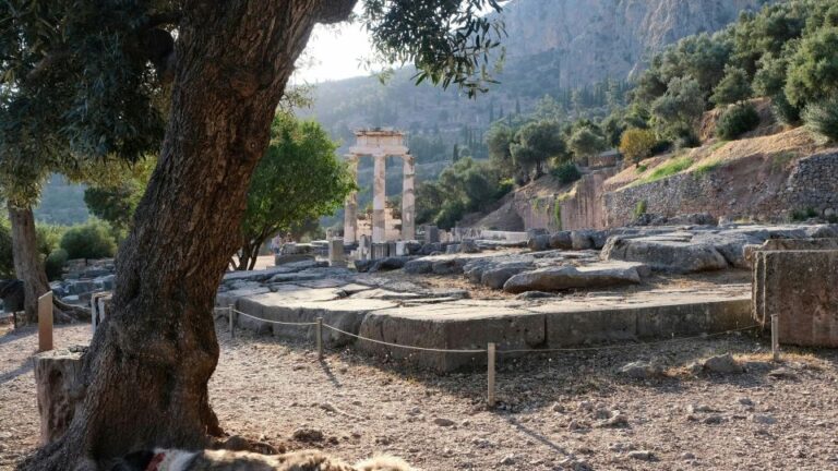 Delphi: Exclusive Self-Guided Audio Tour in Earths Navel