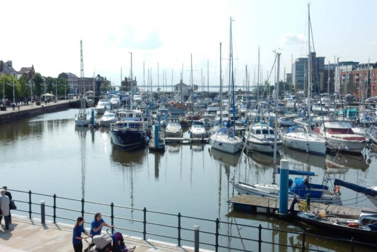 Hull: Quirky Self-Guided Smartphone Heritage Walks