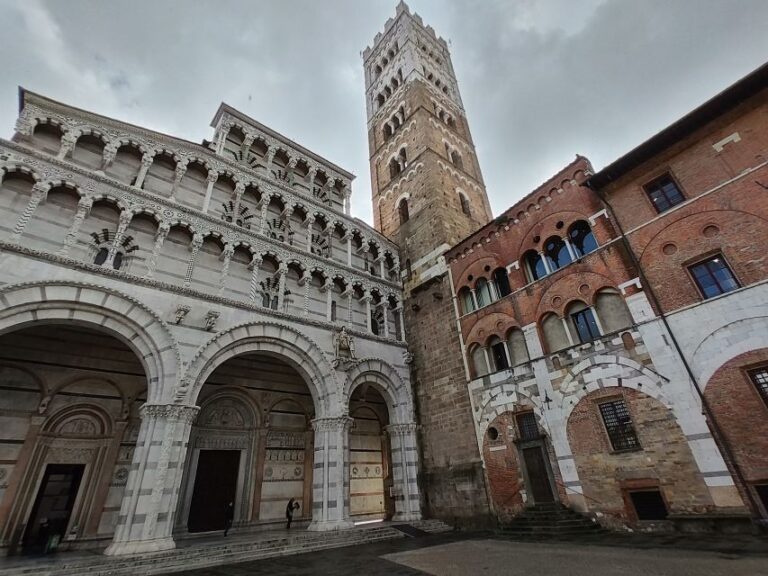 Lucca: Guided Small Group Highlights Walking Tour