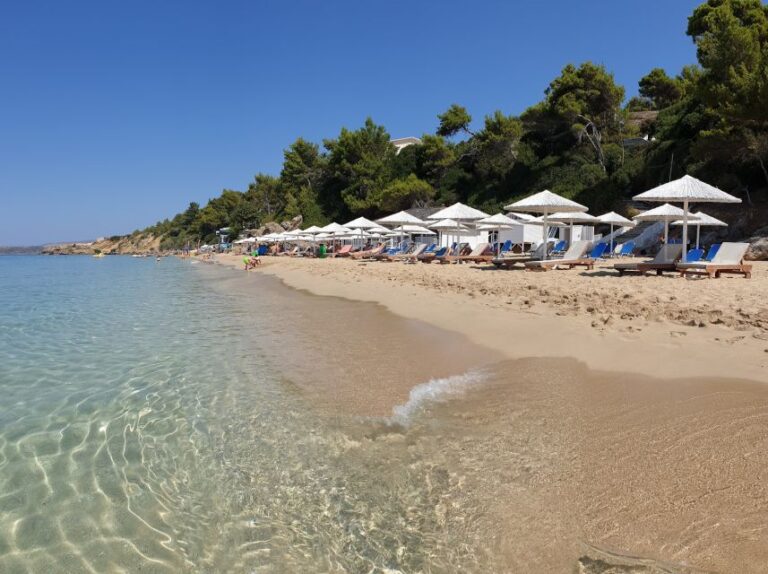 Makris Gialos: Relaxing Beach Stop