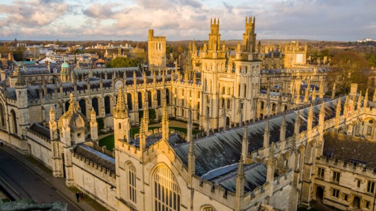 Oxford: Simply Oxford University Walking Tour