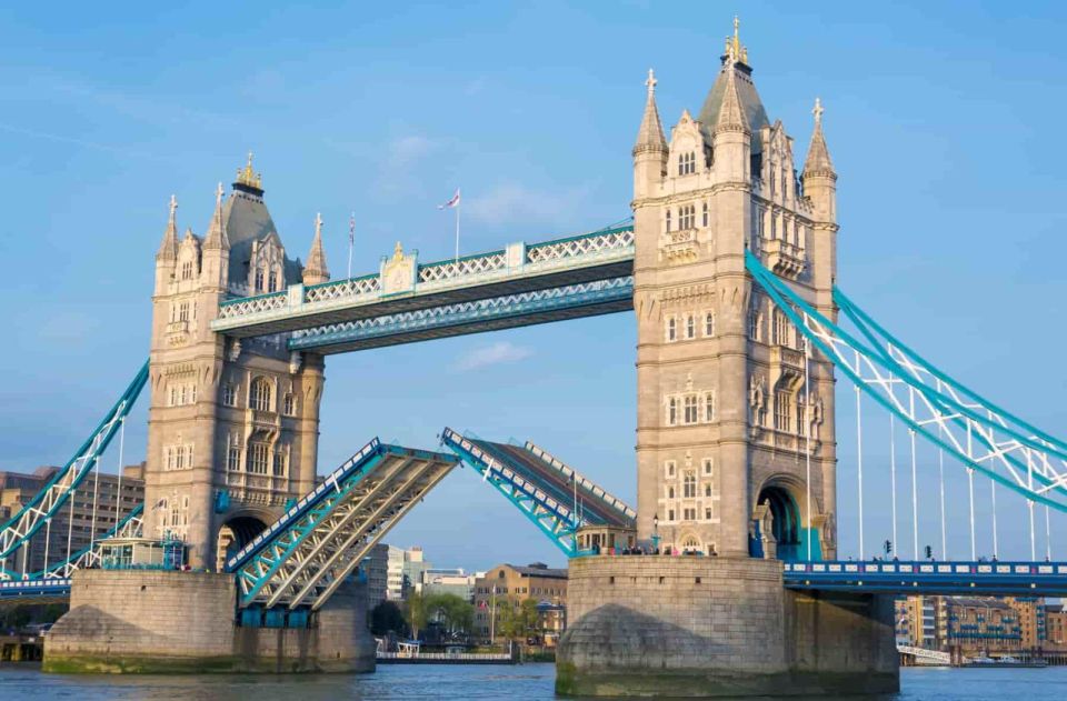 1 private transfer clerkenwell to london heathrow airport 2 Private Transfer: Clerkenwell to London Heathrow Airport.